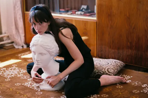 Grzywka wodospad: najnowszy trend, który pasuje do każdego kształtu twarzy