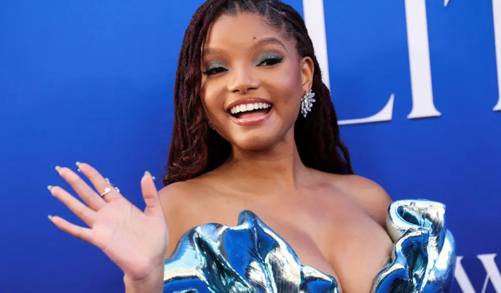 Kremowo-czekoladowe paznokcie Halle Bailey. Wyglądają fantastycznie i są łatwe do odtworzenia Kremowo-czekoladowe paznokcie Halle Bailey. Wyglądają fantastycznie i są łatwe do odtworzenia