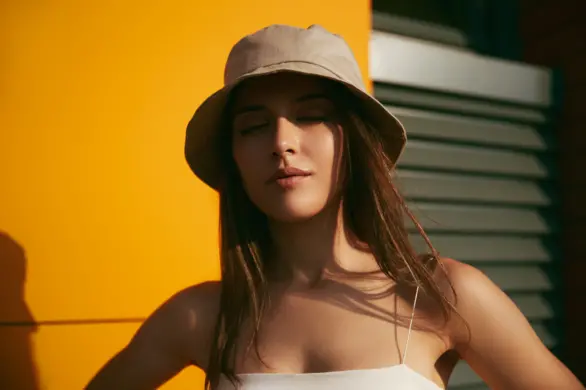 Trendy wiosenne: najmodniejsze kapelusze sezonu