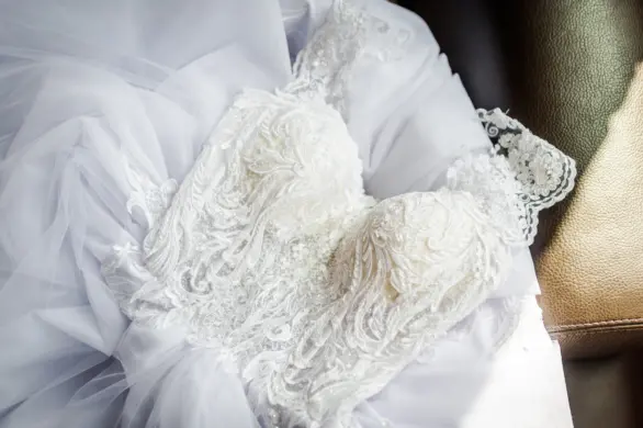 Koronkowe suknie ślubne: klasyczna elegancja na twoim ślubie