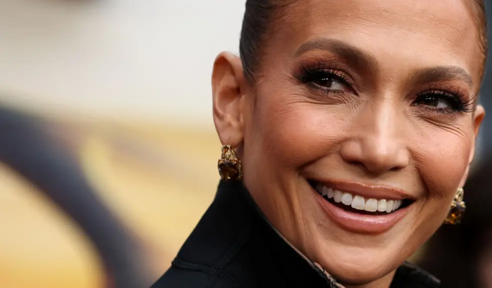 Jennifer Lopez zaskakuje kolejnym modowym posunięciem – postawiła na grzywkę!