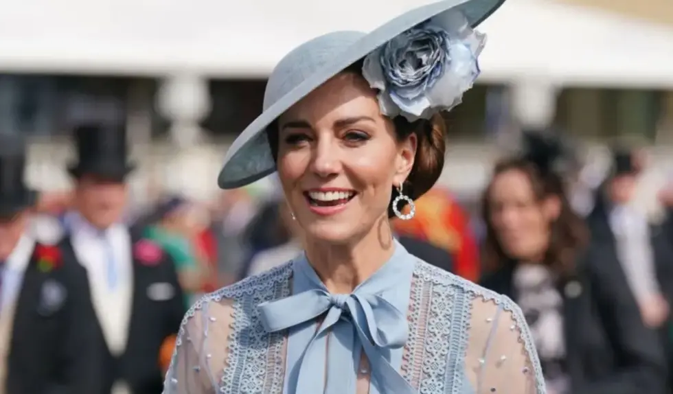 Kate Middleton odtwarza słynną stylizację księżnej Diany z lat 80. Kate Middleton odtwarza słynną stylizację księżnej Diany z lat 80.