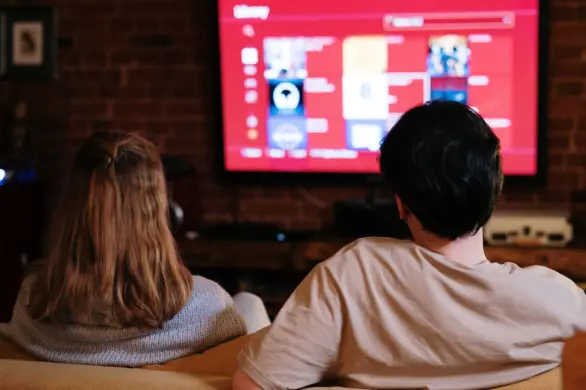 Uwielbiasz programy kryminalne? Zaskakujący powód dlaczego oglądasz je przed snem