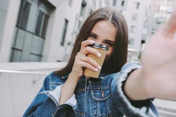 Makijaż w estetyce cichego luksusu: piękno w delikatnych akcentach