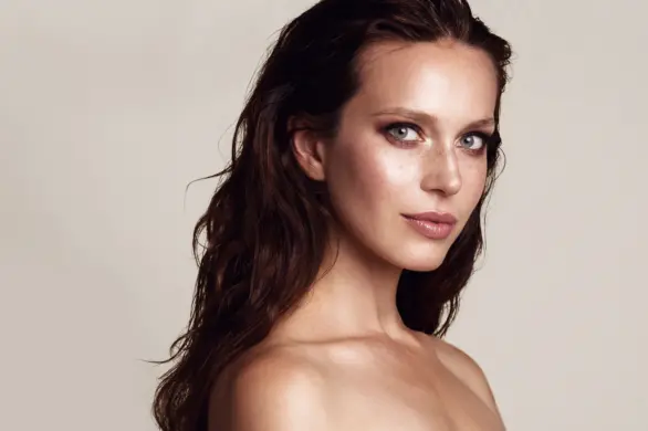 Skrzydła nietoperza wyprą kocie oko? Najnowszy trend w makijażu robi wrażenie