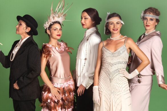 Makijaż w stylu buntowniczek z lat 20. wraca do mody. Pamiętacie flapper girls?