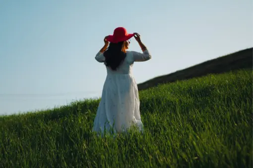 Pomidorowa dziewczyna: na czym polega ta estetyka?