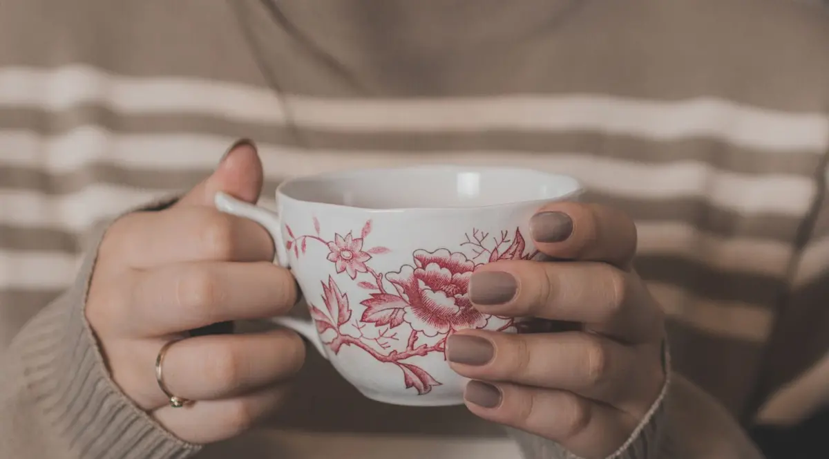 Kolory jesieni 2023: inspiracje prosto z wybiegów