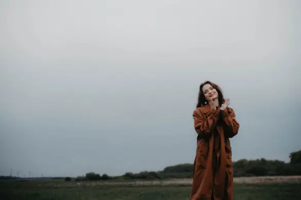 Jesienna elegancja: modne płaszcze na sezon 2023