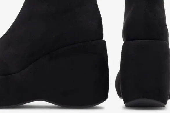 Botki na koturnie – kilka pomysłów na stylizacje