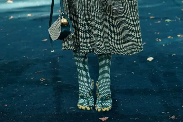 Goście pokazu Burberry na czerwonym dywanie