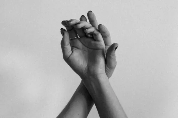 5 najlepszych sposobów na rozdwojone paznokcie. Staną się mocne i zdrowe!