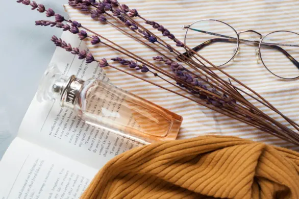 Czym pachnie koniec lata? Jakie perfumy damskie wybrać na jesień?