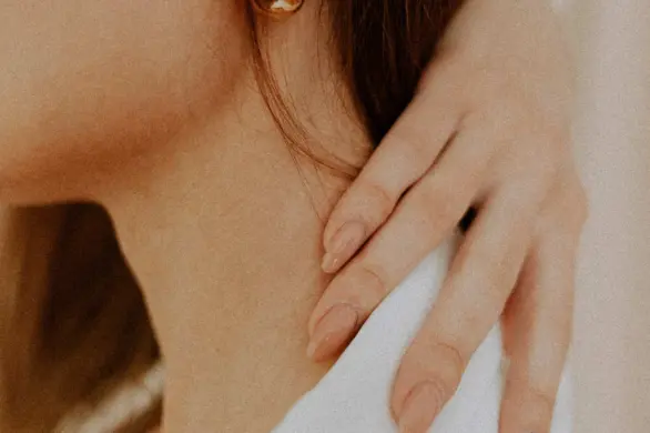 Listopadowe paznokcie. Ten manicure bije teraz rekordy popularności na Pintereście