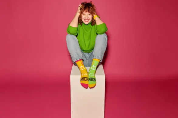 Znudziły Ci się nudne skarpetki świąteczne? Zobacz ten nietypowy wzór!