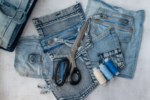 Domowa pracownia mody: twórz unikalne stylizacje z recyklingu