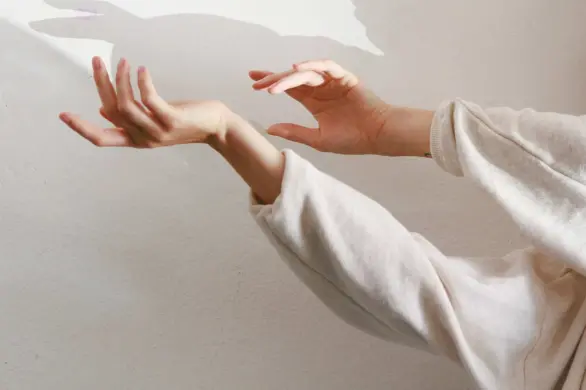 Dwuskładnikowa maseczka, która ekspresowo wygładza dłonie