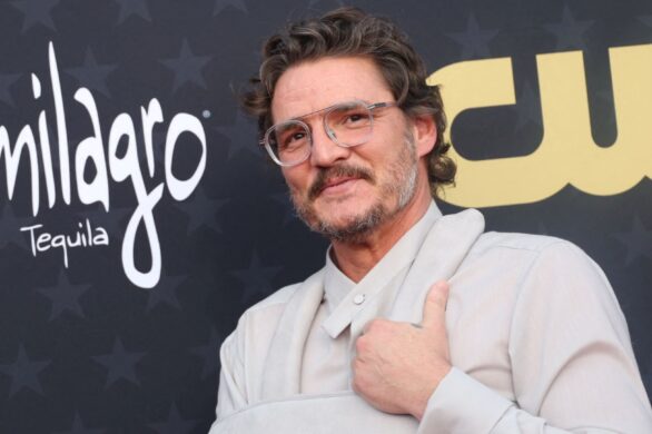 Pedro Pascal dopasowuje temblak do stylizacji na Critics’ Choice Awards