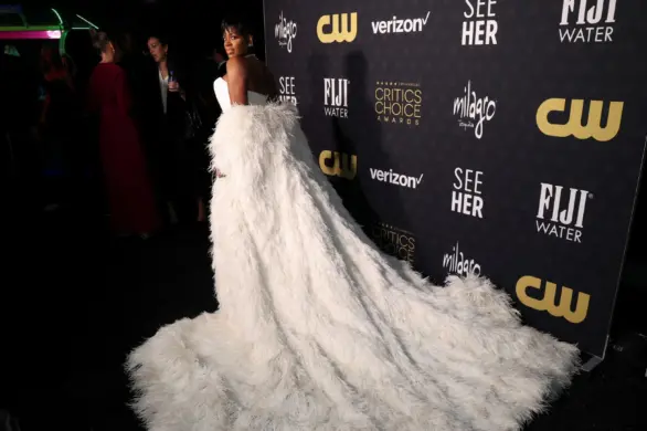 Rewolucja mody na czerwonym dywanie: Fantasia Barrino w sukni ślubnej