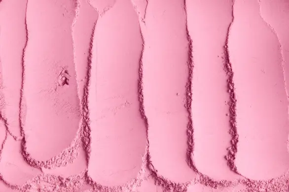 Glazed blush: nawilżający blask na policzkach