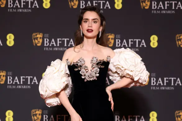 Lilly Collins olśniewa na BAFTA 2024 w sukni z bujnymi różanymi rękawami