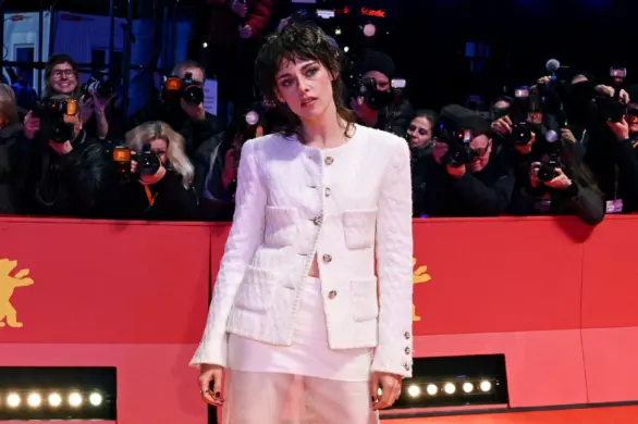 Kristen Stewart w bieli na festiwalu Berlinale