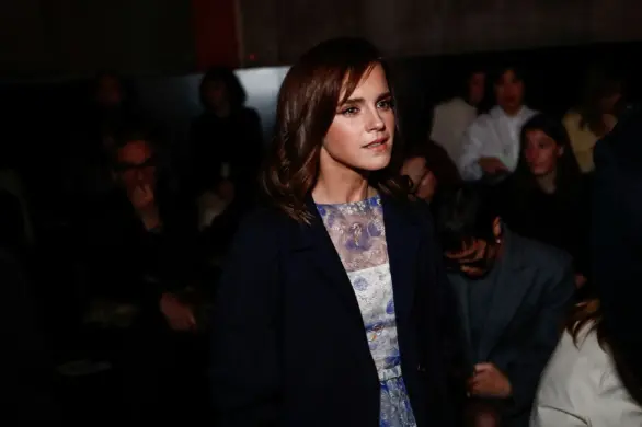 Emma Watson zaskakuje wyborem sukienki w stylu kokieteryjnym
