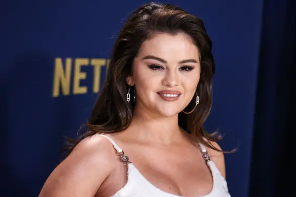 Nowe róże do policzków Seleny Gomez łączą dwa kosmetyki w jednym