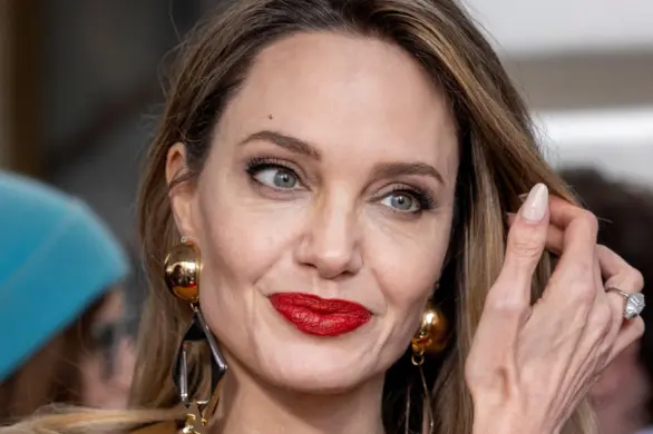 Angelina Jolie olśniewa na premierze w kreacji Chloé x Atelier Jolie