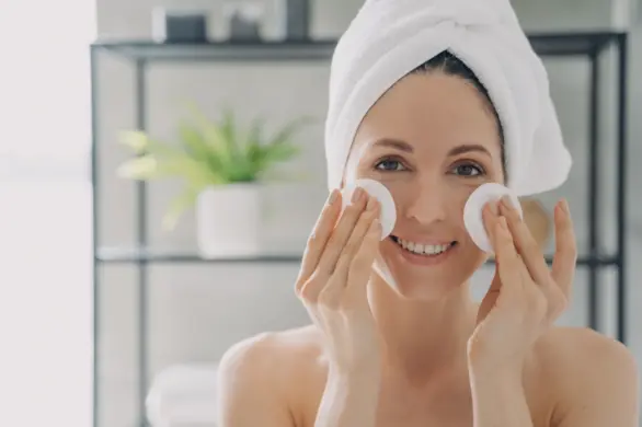 TOP 3 dermokosmetyki do oczyszczania twarzy – jakie produkty warto mieć w swojej kosmetyczce?