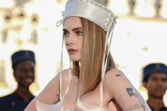 Cara Delevingne w teatralnej stylizacji na Vogue World: Paryż 2024