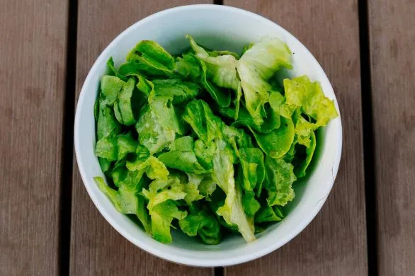 Prosta sałatka bogata w kwasy omega-3. Rewelacyjnie wpływa na urodę