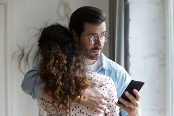 Sygnały, dzięki którym rozpoznasz, że partner zdradza emocjonalnie