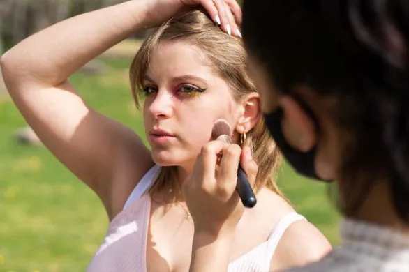 Jak się umalować na imprezę z grillem? Zrób wrażenie na znajomych!