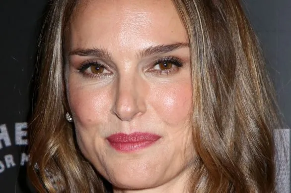 Natalie Portman w pięknej sukience. Ten motyw to numer jeden tegorocznego lata