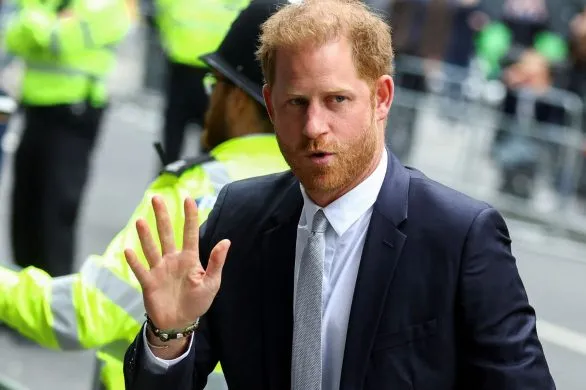 Książę Harry uderza w rodzinę królewską: o zdradzie, braku ochrony i trudnych relacjach z ojcem