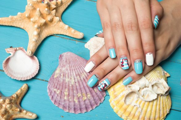 Manicure w rozgwiazdy: syreni trend na lato 2024