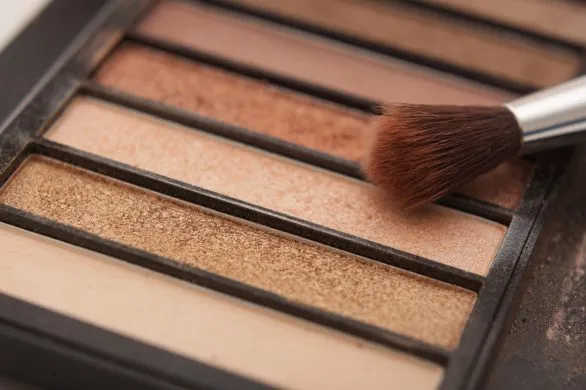 Ten niedoceniany cień do powiek zaczyna robić furorę w mediach społecznościowych