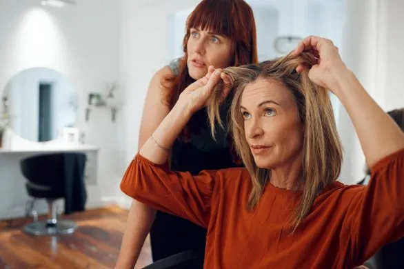 Brzoskwiniowe włosy: piękny trend w koloryzacji włosów