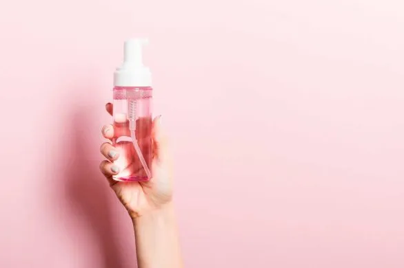 5 najlepszych mgiełek do twarzy na lato