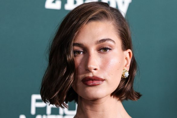 Berry blush to gorący trend w makijażu na wiosnę 2025. Jak wyczarować make-up w stylu Hailey Bieber?