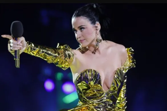 Katy Perry w najmodniejszej spódnicy tego sezonu