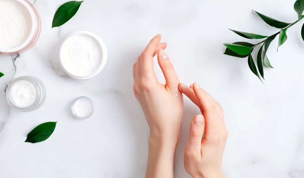 Wypisujesz się z klubu, jak wiele tiktokerek? Zobacz, jak zadbać o paznokcie po latach robienia hybryd