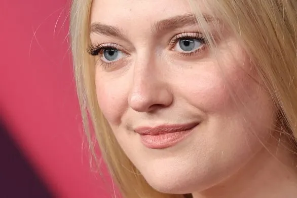 Dakota Fanning zachwyca makijażem na rozdaniu nagród Emmy