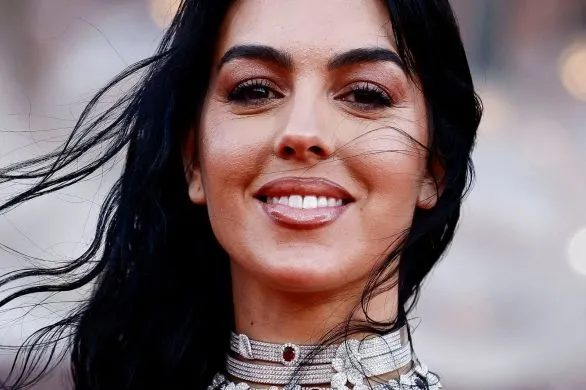 Georgina Rodriguez w blond włosach! Promuje swój program na Netflixie