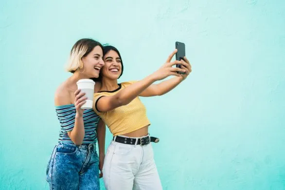 Czy powiedziałabyś przyjaciółce, że spotyka się z niewłaściwą osobą? (sonda)