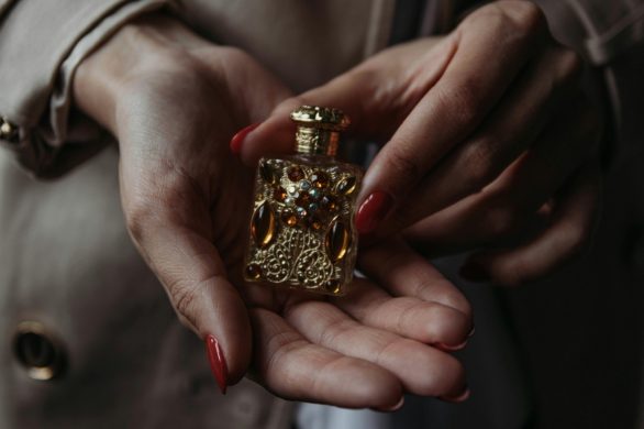 9 trików, które sprawią, że perfumy będą na Tobie bardziej wyczuwalne