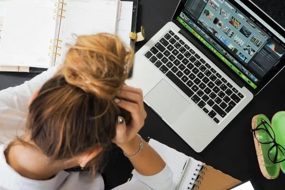 Zrób codziennie 15 minut przerwy od pracy biurowej. Efekt cię zaskoczy