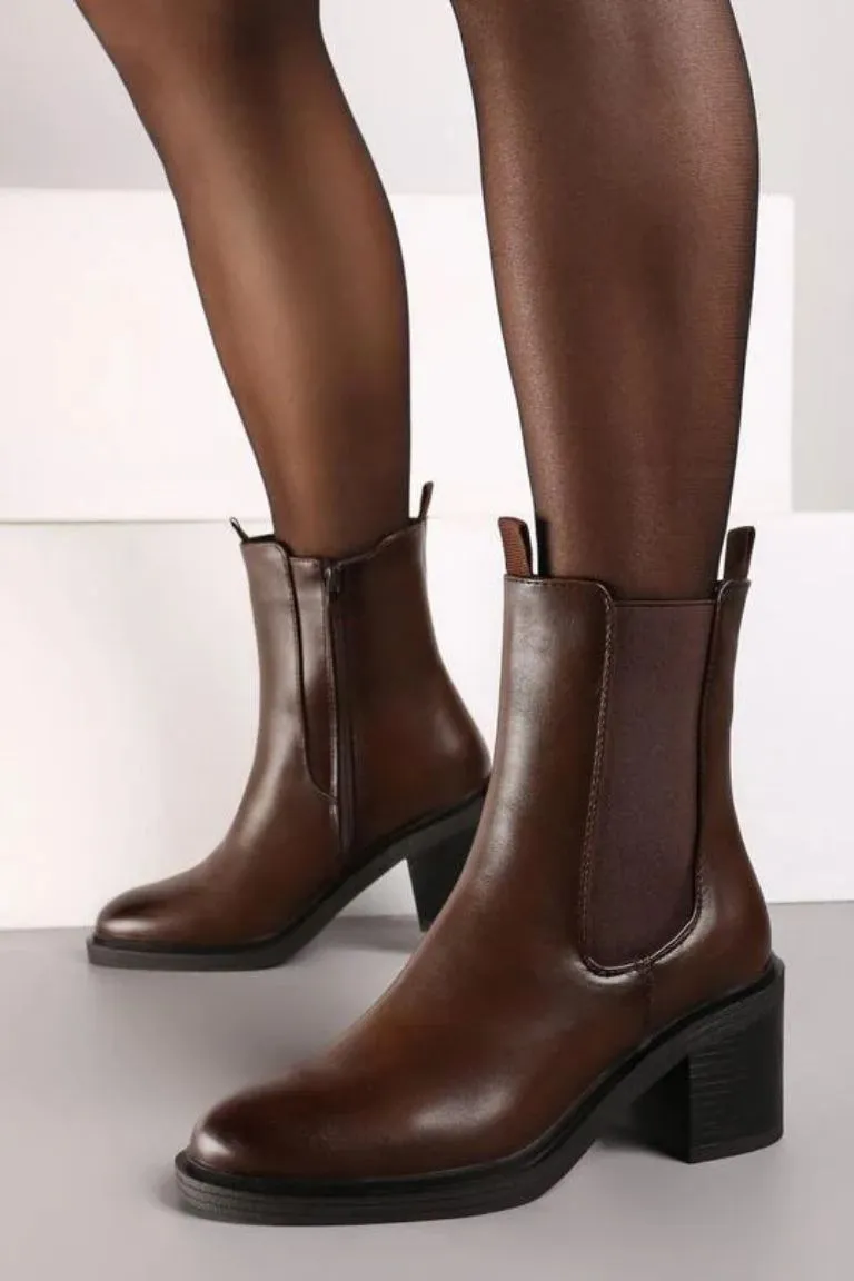 Brązowe botki