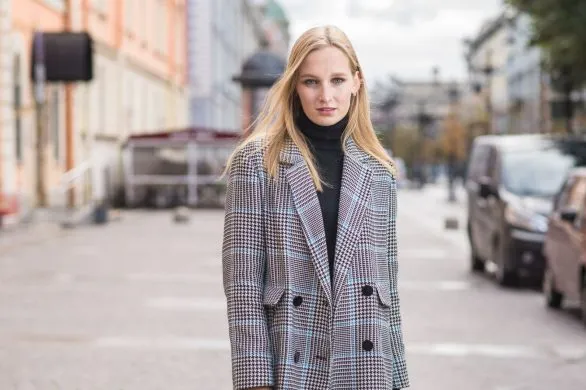 Modne płaszcze na jesień 2024. Nie tylko trencze